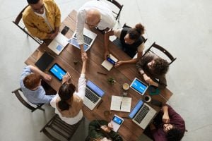 masaż biurowy work-site jest najlepszą formą wspierającą rozwój firmy i pracowników w 2023 i 2024 roku